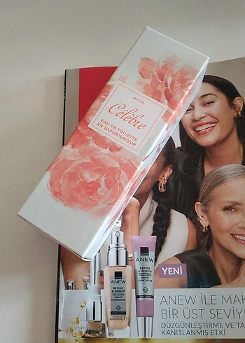 Avon Celebre Kadın Parfümü EDT - Görsel 5