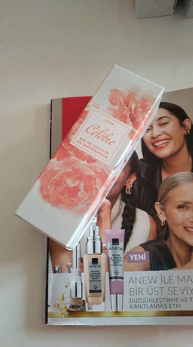 Avon Celebre Kadın Parfümü EDT - Görsel 2
