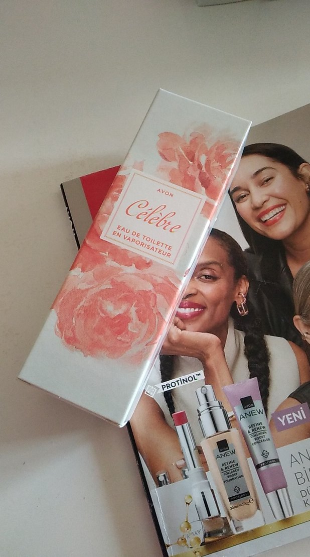 Avon Celebre Kadın Parfümü 50 ml - Görsel 2