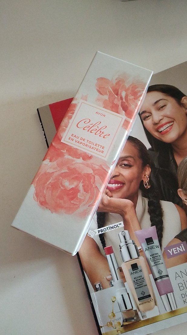Avon Celebre Kadın Parfümü 50 ml - Görsel 3