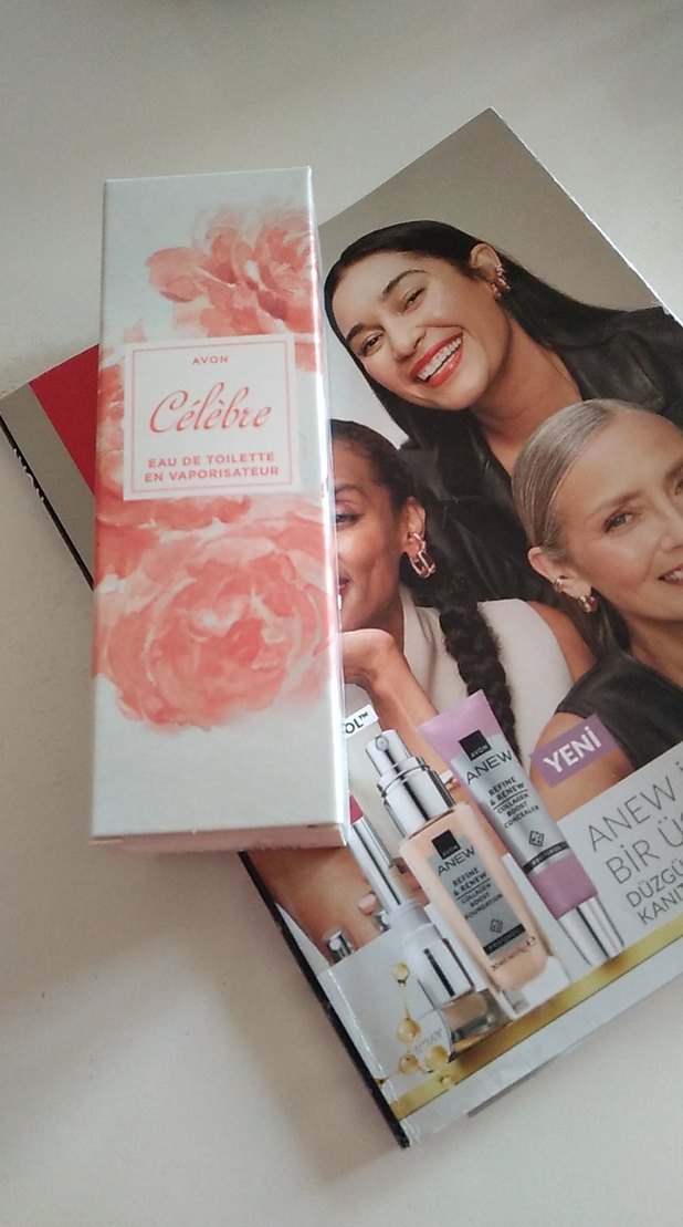 Avon Celebre Kadın Parfümü 50 ml - Görsel 3
