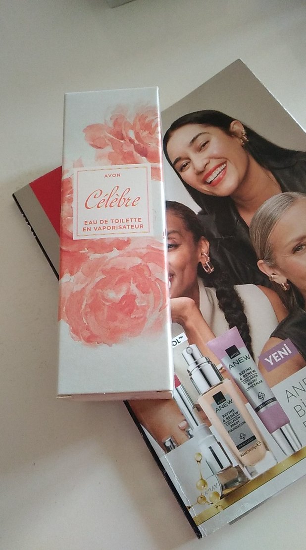 Avon Celebre Kadın Parfümü 50 ml - Görsel 2
