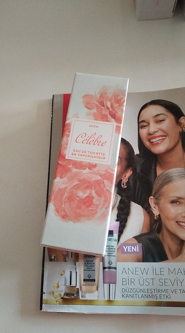 Avon Çelebre Kadın Parfümü - Görsel 2