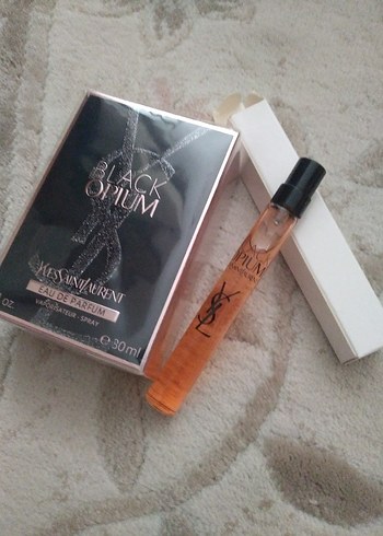 Yves Saint Laurent Black Opium Kadın Parfümü 30 ml artı 10 ml