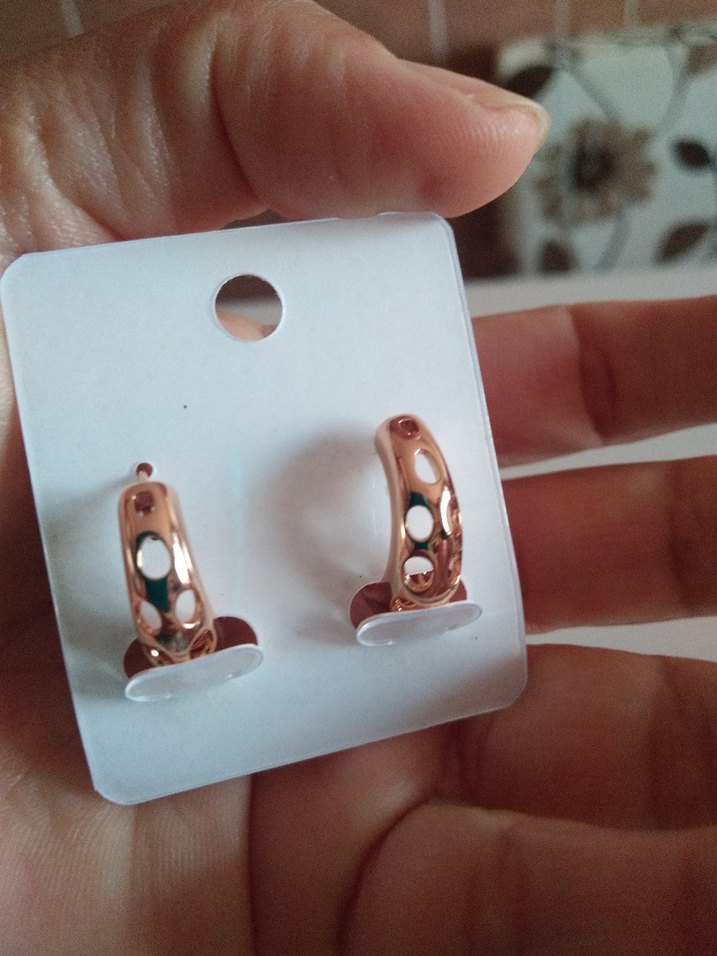 Pullu Mini Pembe Küpe - Görsel 4