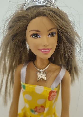 Barbie Renkli sarı elbiseli oyuncak bebek barbie