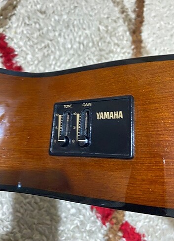 YAMAHA CX40 (Elektro Klasik Gitar)