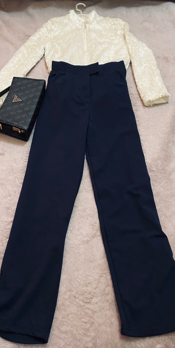 Siyah Kadın Uzun Kumaş Pantolon Beyaz Kürk Kombin - Görsel 2