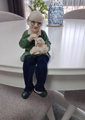 Beyaz Köpekli Yaşlı Adam Figürü - Görsel 4