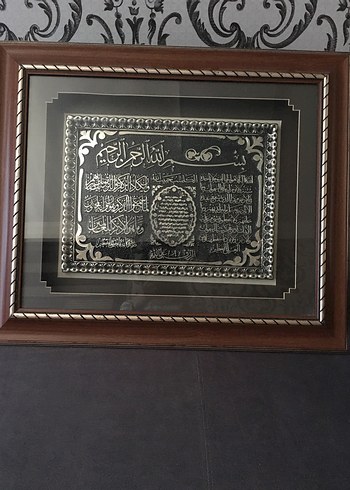 Altın renkli İslami hat sanatı tablo