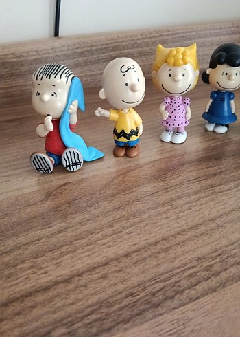 Renkli Peanuts Karakterleri Aksiyon Figürleri