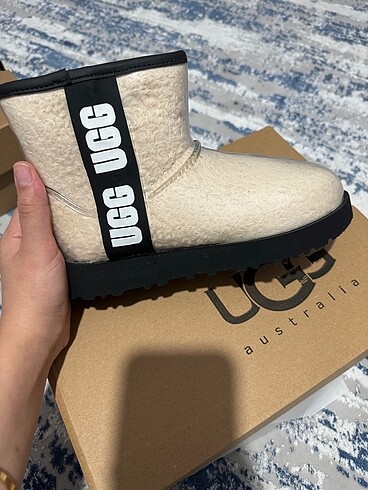 Ugg Ugg bot