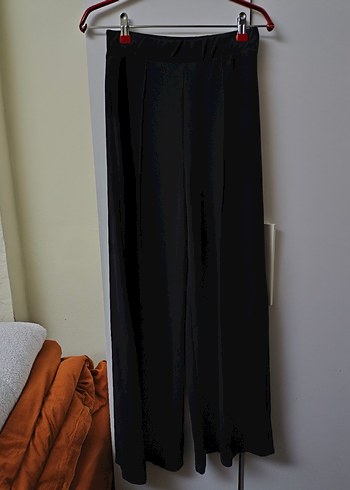 Siyah Pilili Kadın Uzun Kumaş Pantolon