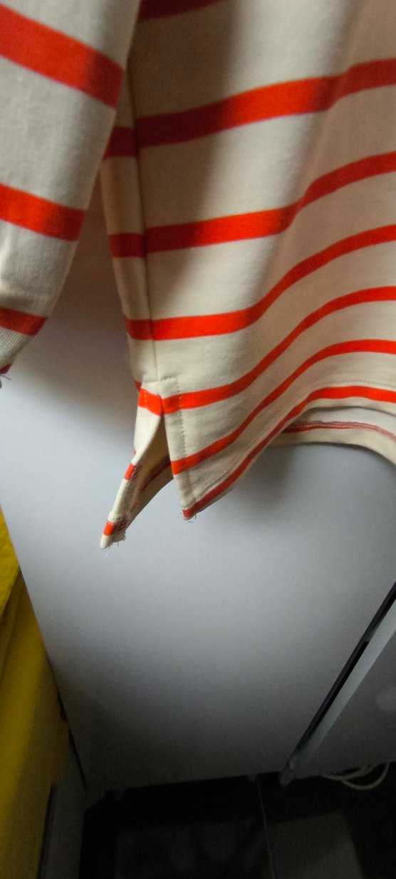 Kırmızı Çizgili Uzun Kollu Tişört - Görsel 3