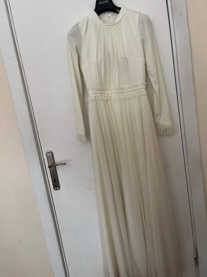 Uzun Kollu Beyaz Düz Kesim Gelinlik - Görsel 2