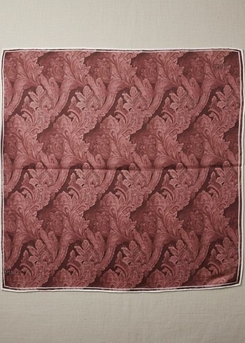 Bordo tonlarında klasik desenli şık eşarp - Görsel 4