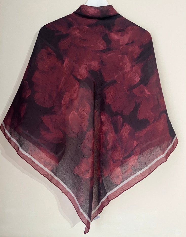 Bordo tonlarında desenli şık eşarp - Görsel 2