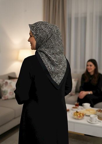 Leopar desenli siyah eşarp  dökümlü yumuşak kumaş - Görsel 5