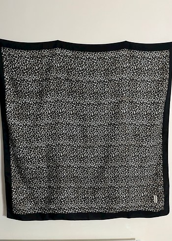 Leopar desenli siyah eşarp  dökümlü yumuşak kumaş - Görsel 6