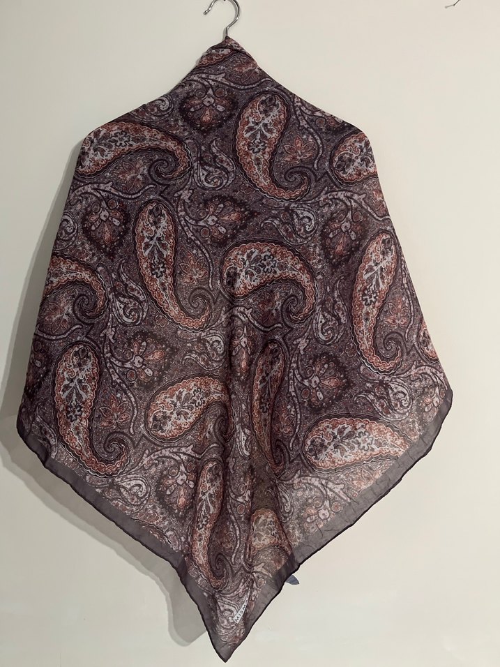 Mor tonlarında bohem tarz paisley desenli eşarp - Görsel 2