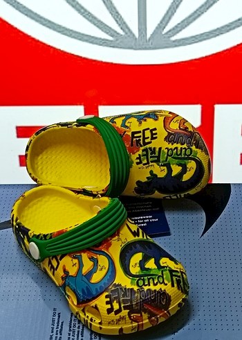 Diğer erkek çocuk crocs