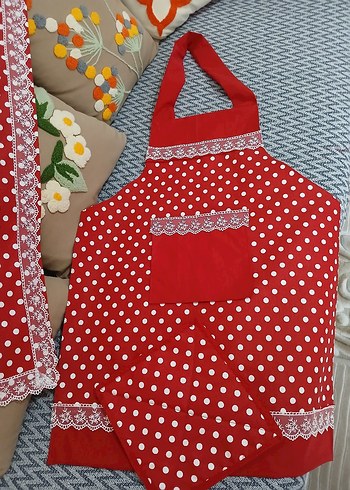 Nakışlı Kırmızı Puantiyeli Mutfak Önlüğü - Görsel 3