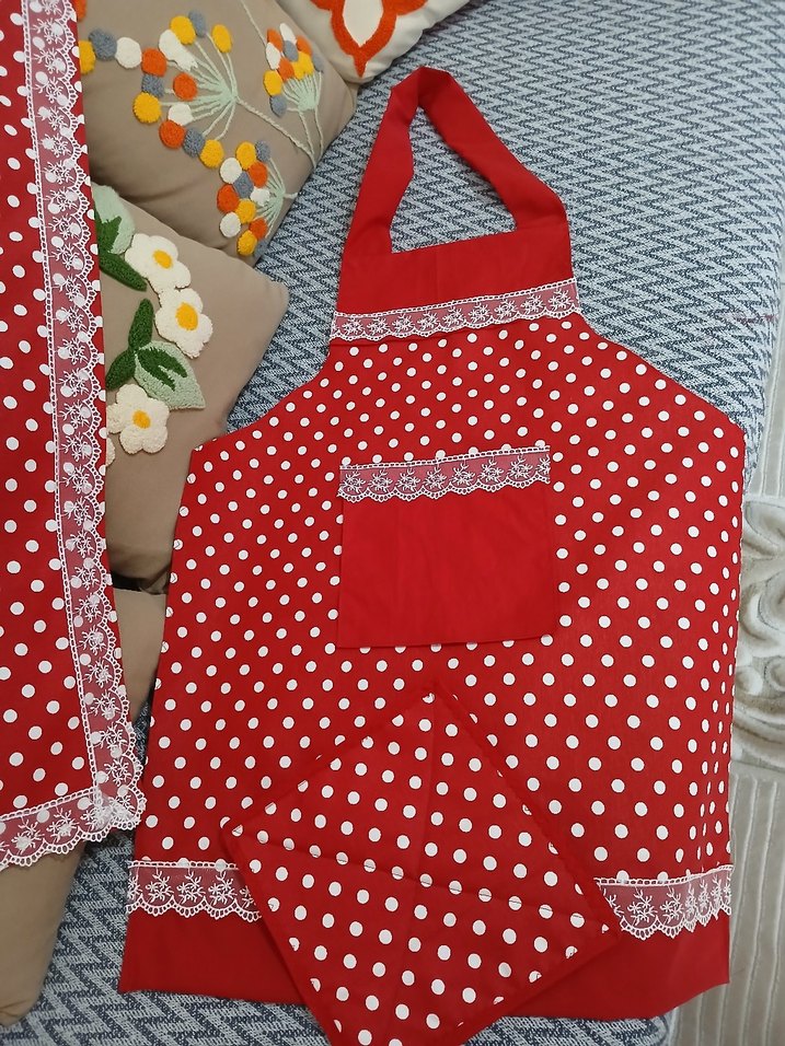 Nakışlı Kırmızı Puantiyeli Mutfak Önlüğü - Görsel 3