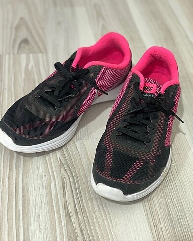 Nike spor ayakkabı