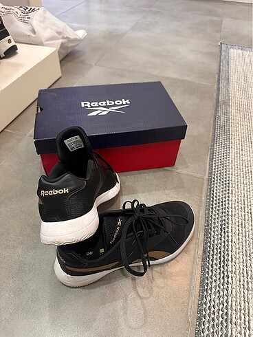 Reebok Bir kere giyildi