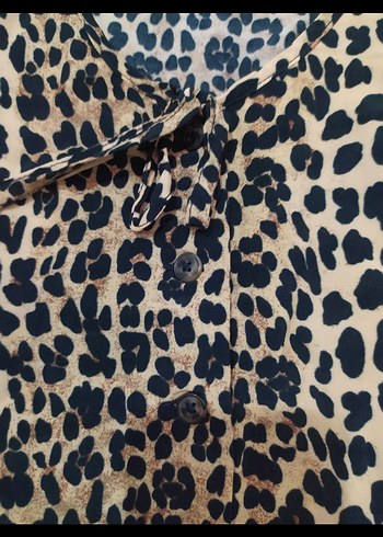 Düğmeli Leopar Desenli V Yaka Kadın Bluz - Görsel 2