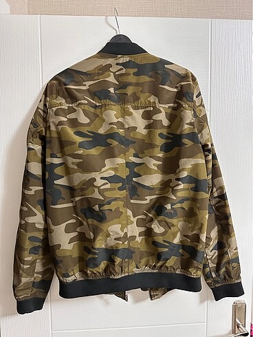 Pull and Bear Asker desen bomber ceket