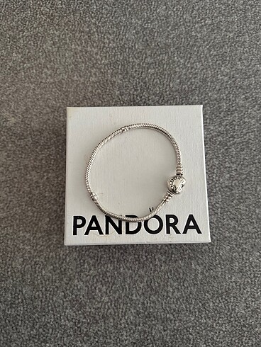 Pandora Moments Kalp Klipsli Bileklik