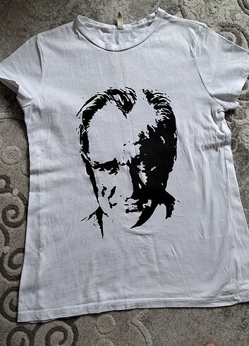 9 Yaş Beden beyaz Renk Atatürk tişörtü 