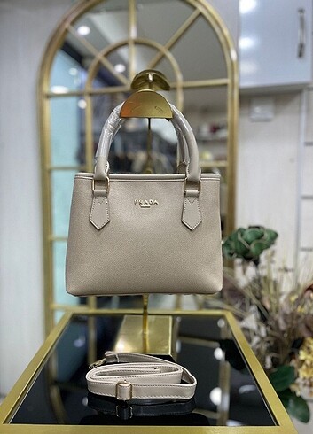 Prada çanta