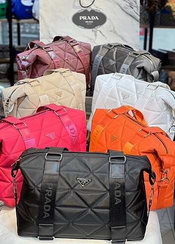 Prada PRADA kapitone Ölçüleri 37x22 cm renkler mevcut sağ kaydırın