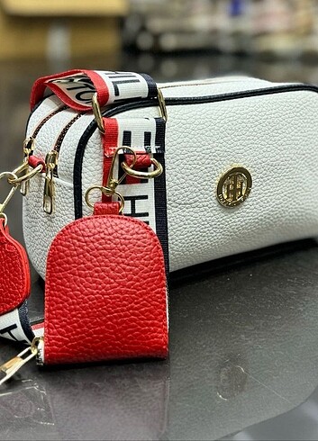 Beden beyaz Renk Tommy Hilfiger çapraz renkler mevcut sol kaydırın