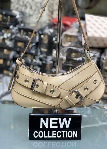 Calvin Klein Kol çantası renkler mevcut sol kaydırın Bby15