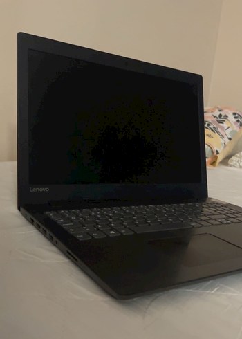 Siyah Lenovo Dizüstü Bilgisayar