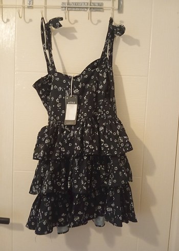 Fırfırlı Siyah Straplez Elbise - Görsel 3