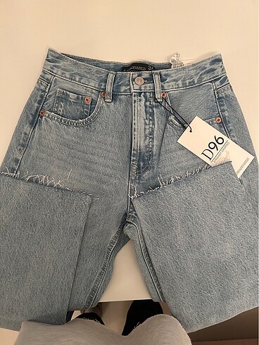 36 Beden mavi Renk Stradivarius d96 kesik paça düz jean