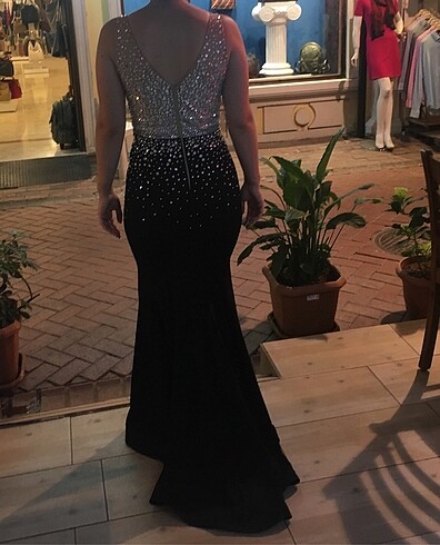 TAŞLI BALIK MODEL GECE ELBİSESİ