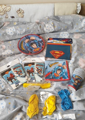 Kırmızı Süper Kahraman Temalı Askısız Çocuk Kostümü - Görsel 3