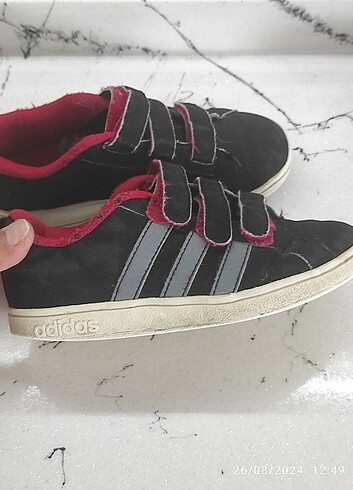 30 Beden Adidas çocuk spor ayakkabı