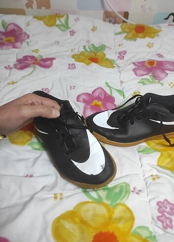 36 Beden siyah Renk Nike halı saha ayakkabısı