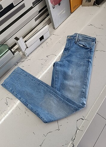 Düz kesim kot pantolon