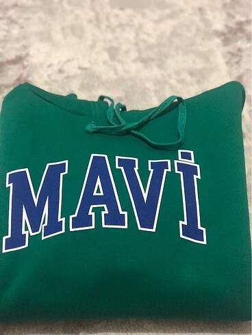 Mavi sweatshirt yeşil