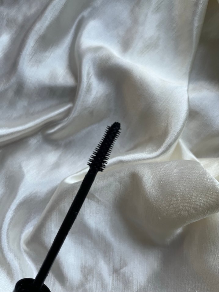 Essence Call Me Queen Siyah Maskara Princess - Görsel 2