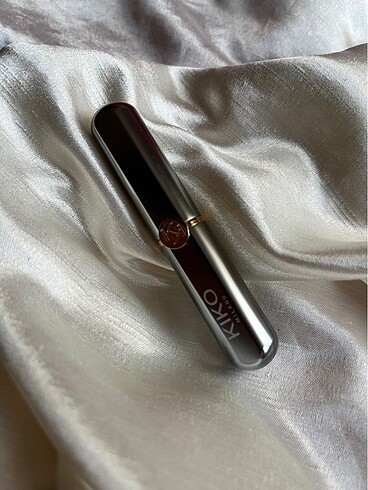 Beden Kiko unlimited stylo 23 mor ruj