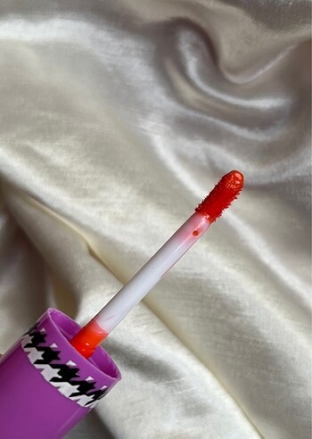 Revolution revolution emily in paris lip tint