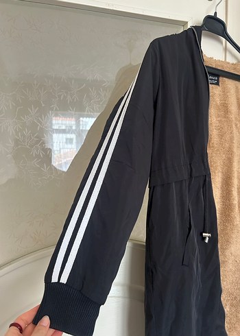 Siyah Kapüşonlu Tüylü Midi Kadın Mont - Görsel 3